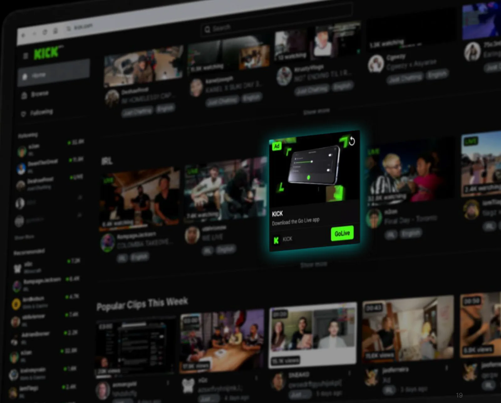 Kicks egen skitse: et annoncemarkeret streamkort blandt live-streams på Kick-forsiden